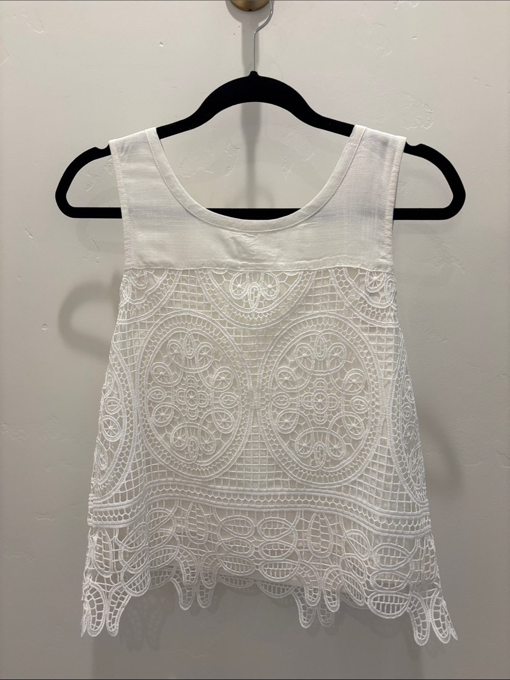 Ariat White lace V-Neck Top